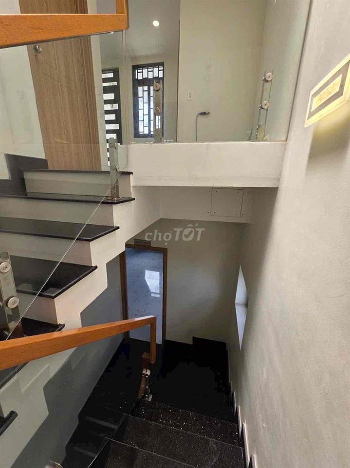 Cho thuê nhà 3 lầu hẻm xe Tải sát Võ Văn Ngân ngã tư Thủ Đức giá 16tr