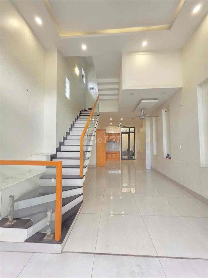 Cho thuê nhà 3 lầu hẻm xe Tải sát Võ Văn Ngân ngã tư Thủ Đức giá 16tr