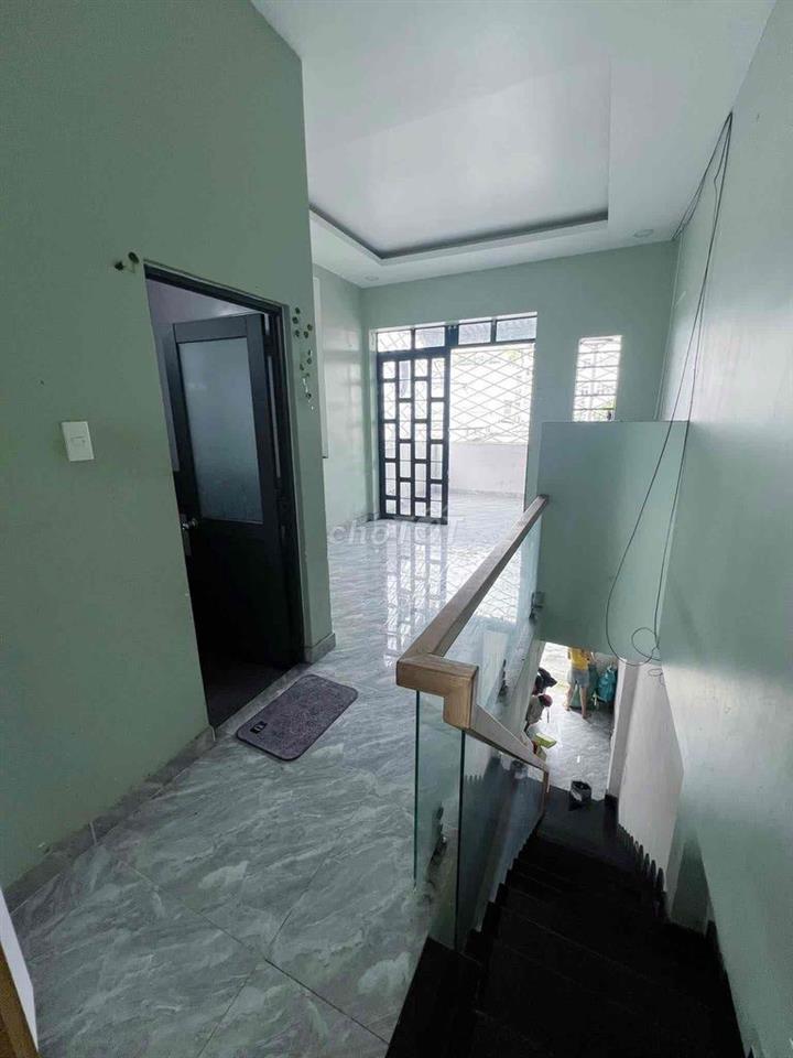 Cho thuê nhà 1 trệt lầu trệt trống suốt, hẻm xe tải đường Kha Vạn Cân