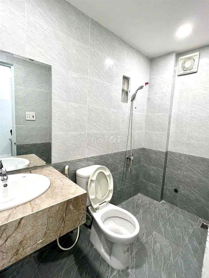 Cho thuê nhà 1 trệt lầu hẻm cụt ô tô yên tĩnh có PN trệt đường số 3 Tr