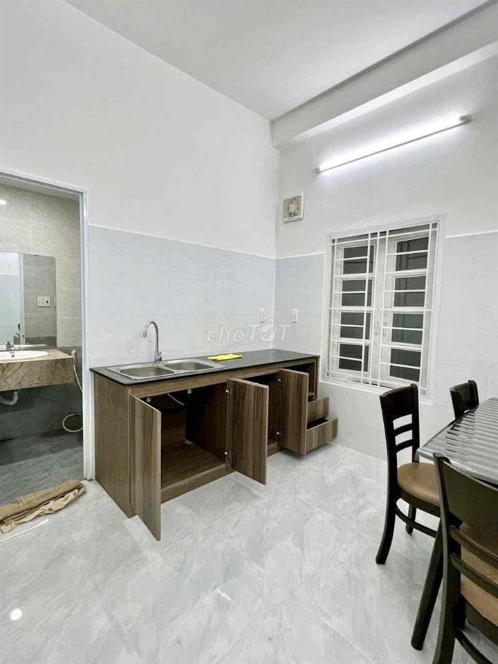 Cho thuê nhà 1 trệt lầu hẻm cụt ô tô yên tĩnh có PN trệt đường số 3 Tr