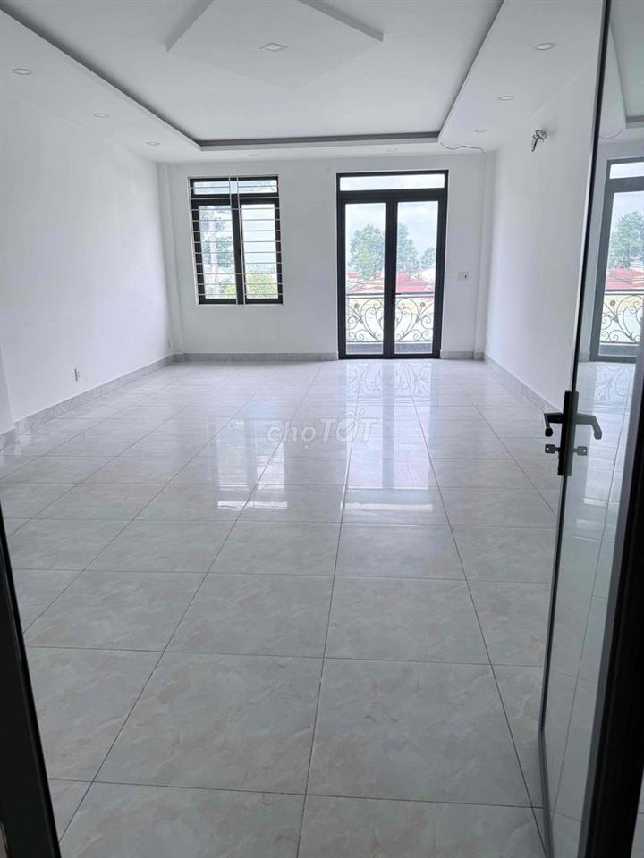 Cho thuê MBKD VP MT đường khu Dân cư đông đúc sát CC Flora Novia Phạm