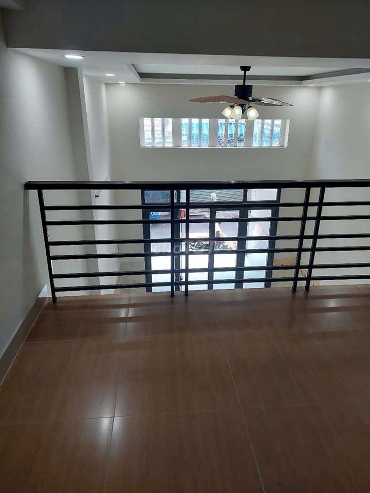 NHÀ MẶT TIỀN NGAY CHỢ ĐÔNG ĐÚC, KD ĐA NGÀNH. SẴN 3PN 3WC