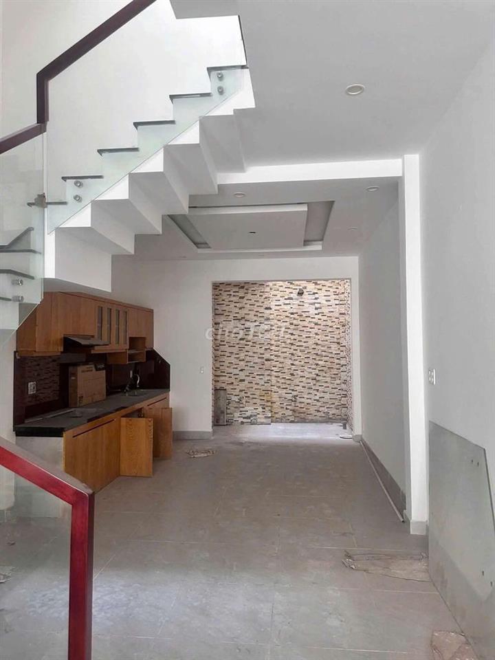 NHÀ ĐẸP GẦN CHỢ HIỆP BÌNH. 1T2L 3PN 4WC
