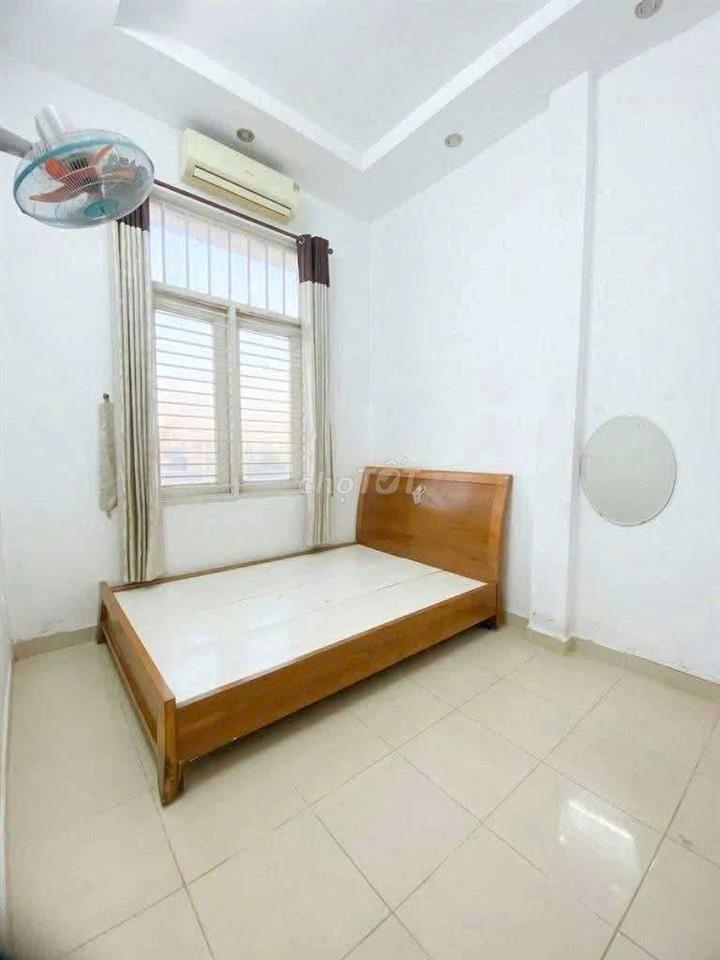 NHÀ SIÊU RỘNG, SÂN ĐẬU OTO, SẴN 4PN MÁY LẠNH. SÁT BÊN PHẠM VĂN ĐỒNG