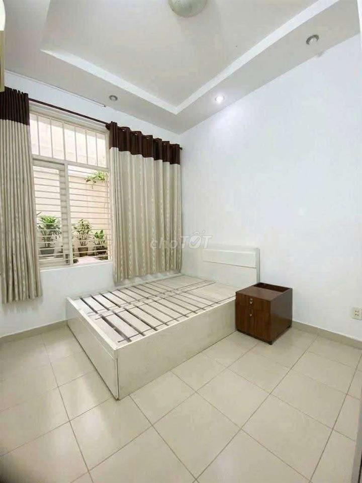 NHÀ SIÊU RỘNG, SÂN ĐẬU OTO, SẴN 4PN MÁY LẠNH. SÁT BÊN PHẠM VĂN ĐỒNG