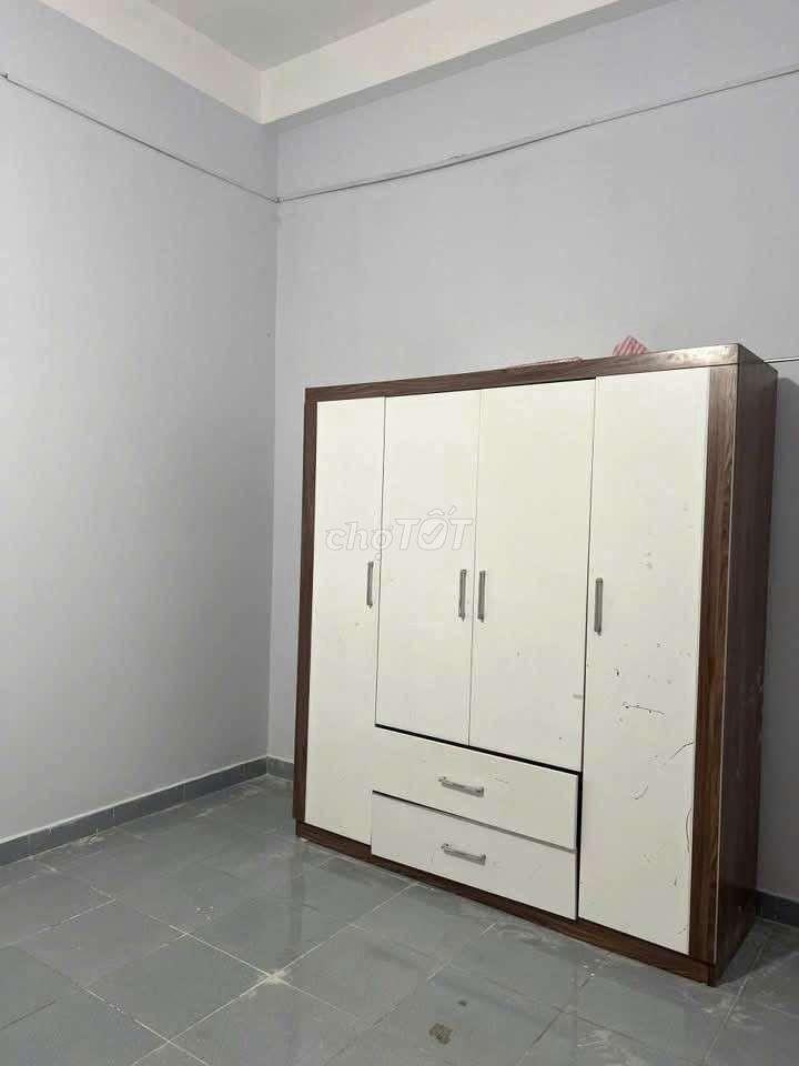 NHÀ SÂN RỘNG, 1T1L 2PN 2WC SẴN NỘI THẤT. NGAY CHỢ ĐẦU MỐI