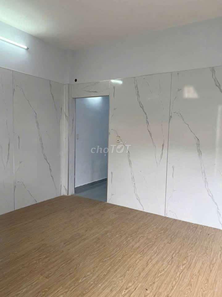 NHÀ SÂN RỘNG, 1T1L 2PN 2WC SẴN NỘI THẤT. NGAY CHỢ ĐẦU MỐI