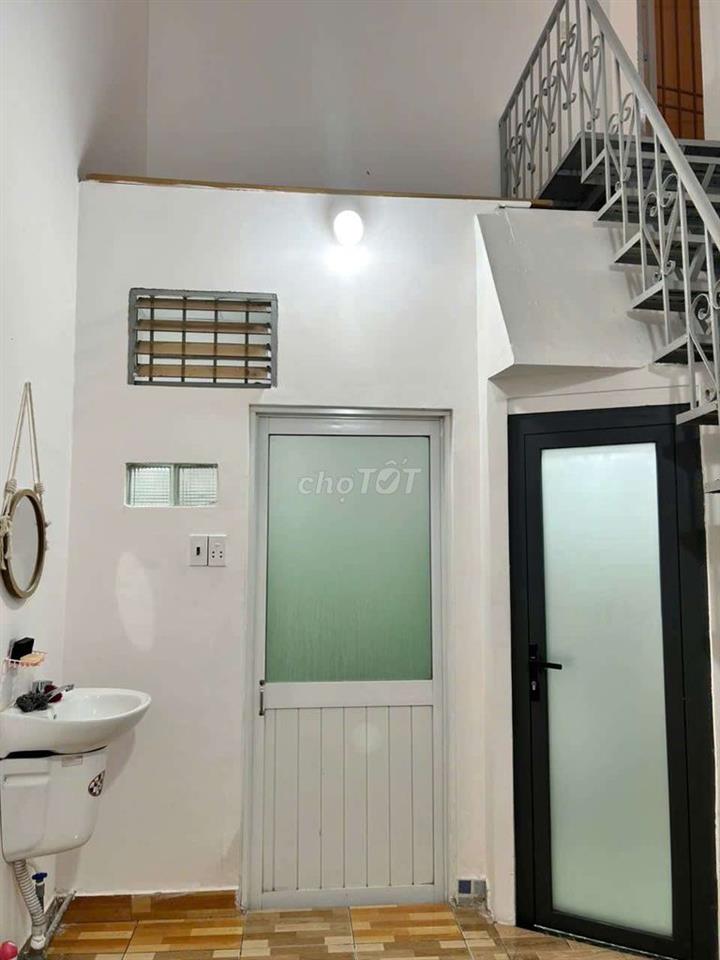 NHÀ NGAY PHẠM VĂN ĐỒNG, 5X20 RỘNG RÃI, SÂN RỘNG, SẴN 3PN