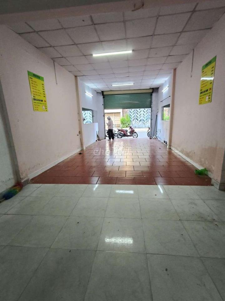 NHÀ MẶT TIỀN ĐƯỜNG LỚN, SÂN CỰC RỘNG. Ở + KD, VP CTY