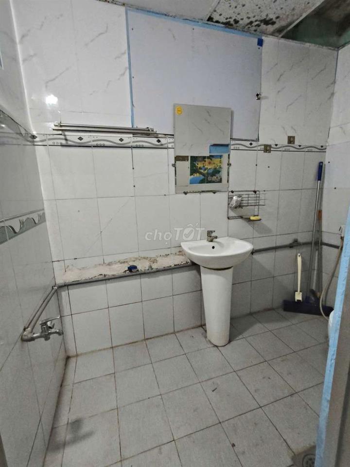 NHÀ MẶT TIỀN ĐƯỜNG LỚN, SÂN CỰC RỘNG. Ở + KD, VP CTY