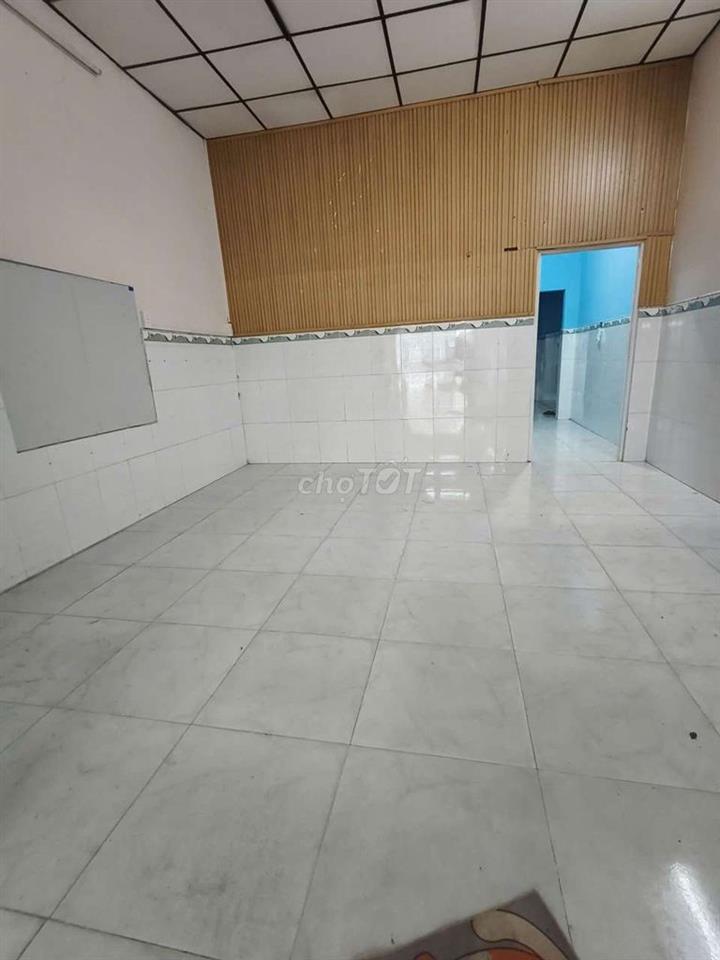 NHÀ MẶT TIỀN ĐƯỜNG LỚN, SÂN CỰC RỘNG. Ở + KD, VP CTY