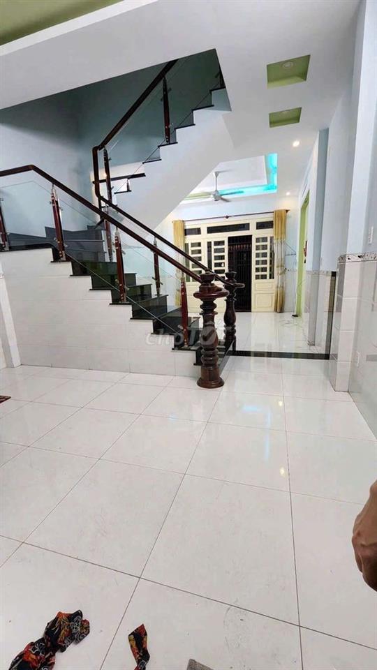 NHÀ SÂN DẬU OTO, SẴN 4PN, DTSD 288M2 GẦN NGÃ TƯ BÌNH PHƯỚC