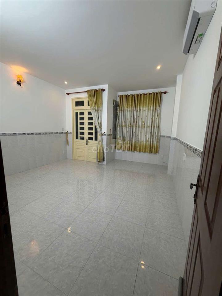 NHÀ SÂN DẬU OTO, SẴN 4PN, DTSD 288M2 GẦN NGÃ TƯ BÌNH PHƯỚC