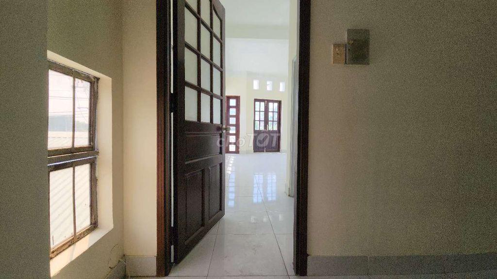 CHO THUÊ NHÀ MT 300m2 665A NGUYỄN THỊ ĐỊNH 4 phòng ngủ, 3 phòng trọ