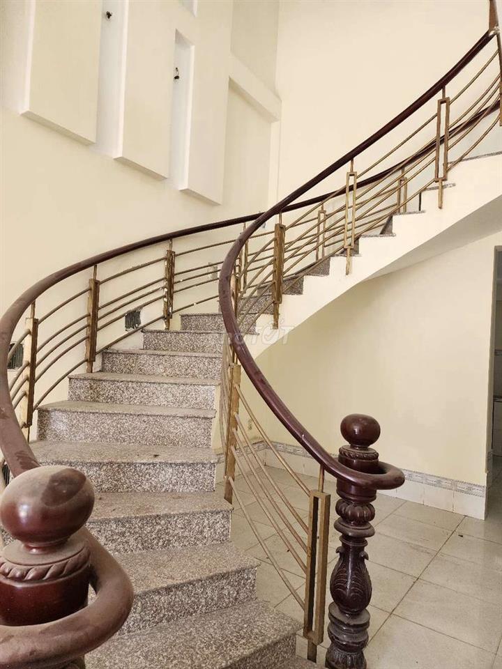 CHO THUÊ NHÀ MT 300m2 665A NGUYỄN THỊ ĐỊNH 4 phòng ngủ, 3 phòng trọ