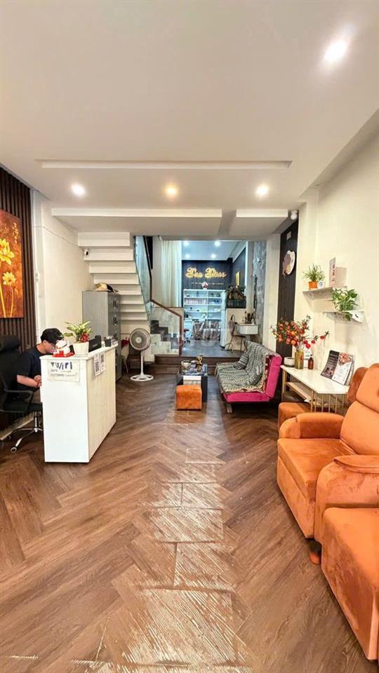 Nhà 4 tầng (4x18m) nhánh Xuân Thủy - khu nước ngoài tấp nập. Giá 45tr