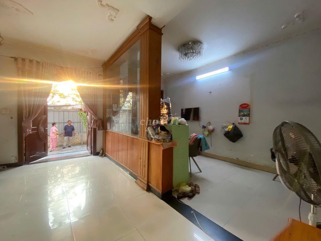 Căn góc 2 mặt tiền Nguyễn Văn Hưởng, Thảo Điền (10x14m). Giá 150tr/th