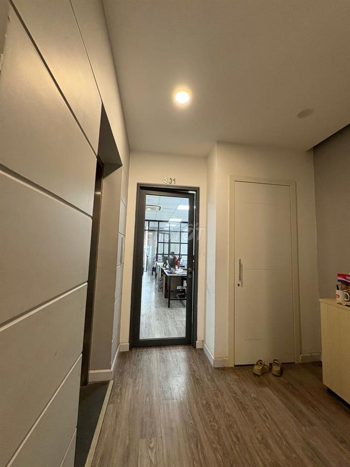 Nguyễn Văn Hưởng, 4 Tầng (4,7x28m). KD văn phòng, Clinic. Giá 127tr/th