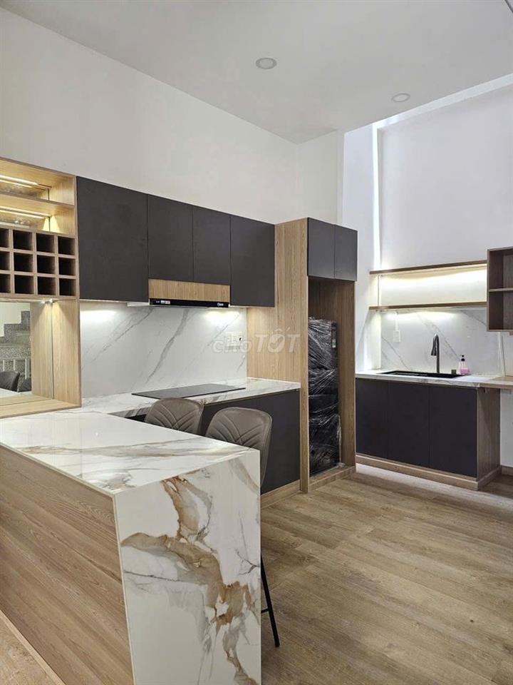 Nguyên căn 5x11m Làng Báo Chí, Thảo Điền, Q2 (1 trệt 4 tầng). Giá 37tr