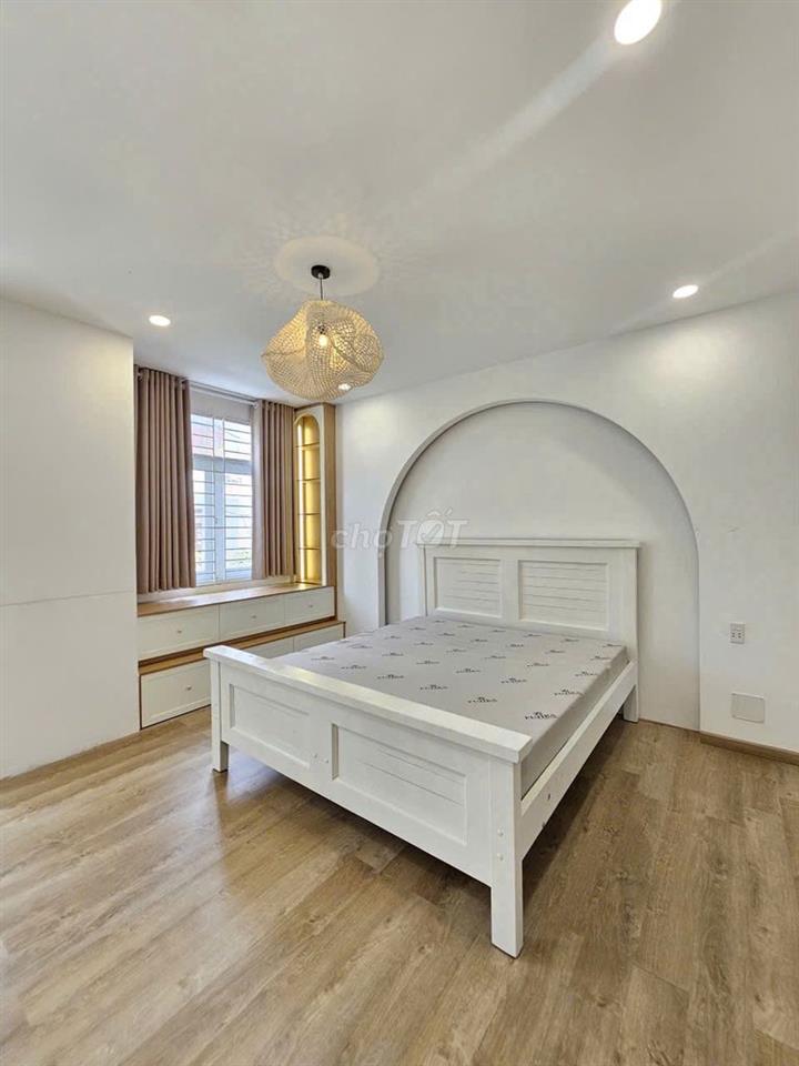 Nguyên căn 5x11m Làng Báo Chí, Thảo Điền, Q2 (1 trệt 4 tầng). Giá 37tr