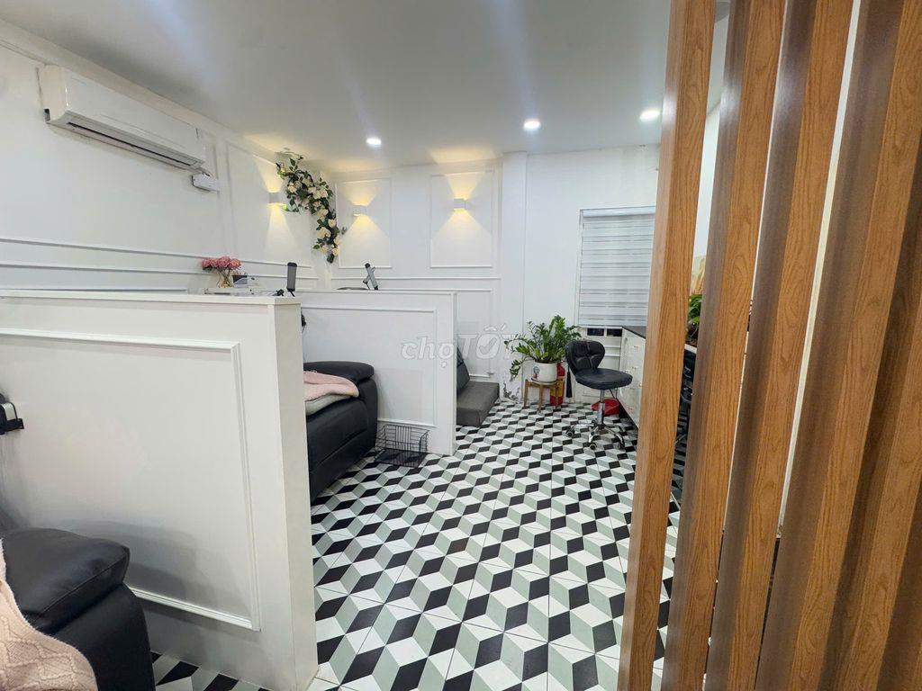 Mặt bằng kinh doanh Xuân Thủy, Thảo Điền- trệt trống suốt, giá 40tr