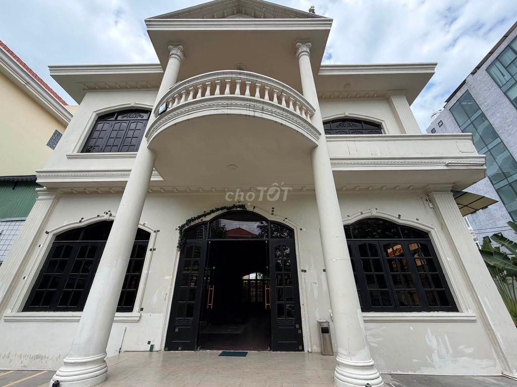 Villa 1trệt 1lầu hồ bơi, Trần Văn Sắc, Thảo Điền (600m2). Giá 180tr/th