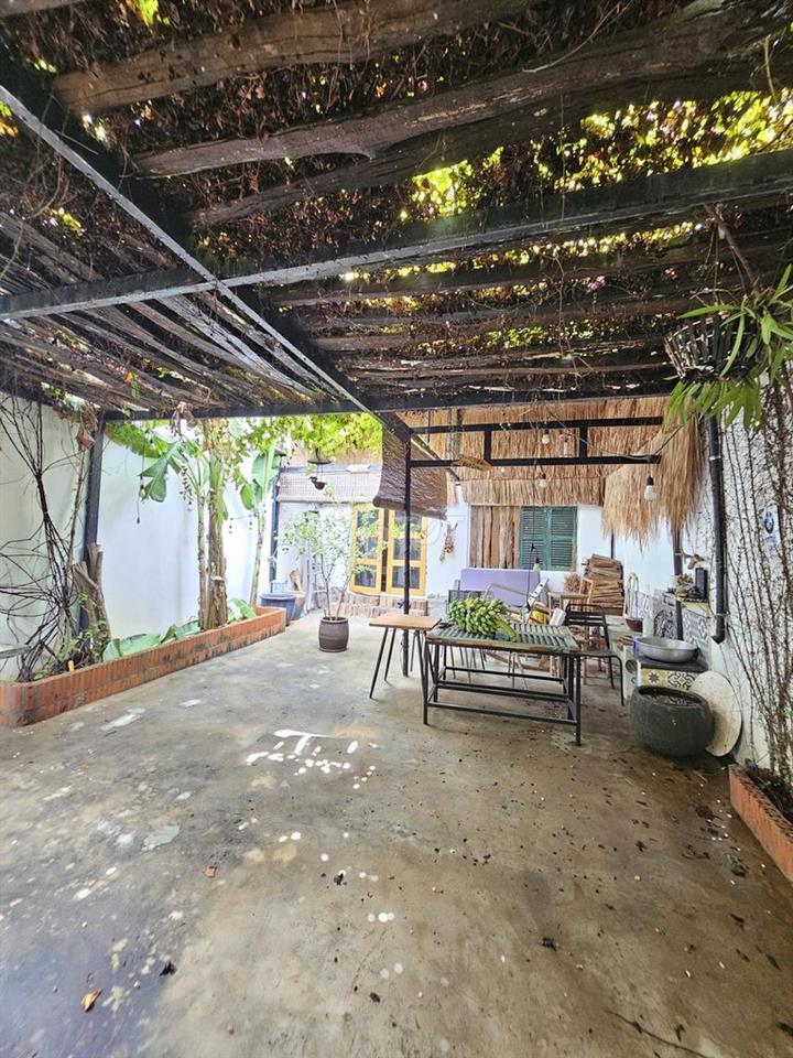 Nguyên căn 4 tầng làng báo chí, quận 2 (6x11m) . Giá thuê: 38tr/th