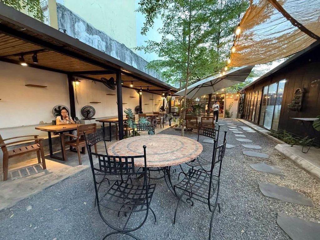 Mặt bằng 200m2 quán coffee sau The Vista An Phú. Giá thuê 30tr/th