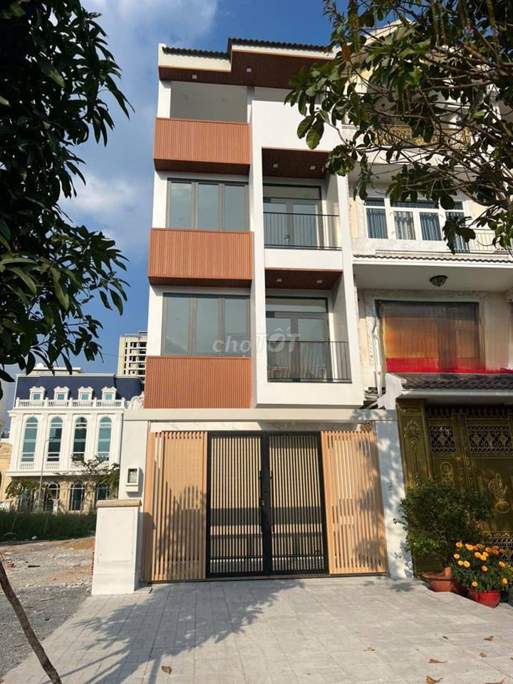 Cho thuê Trương Văn Bang, TML, Q2- 1 trệt 3 lầu, 7PN, 7wc. Giá 50tr/th