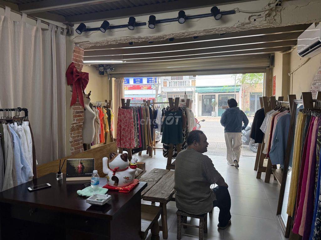 Nguyễn Văn Hưởng, Thảo Điền (50m2) - dễ nhận diện. Giá 35tr/th