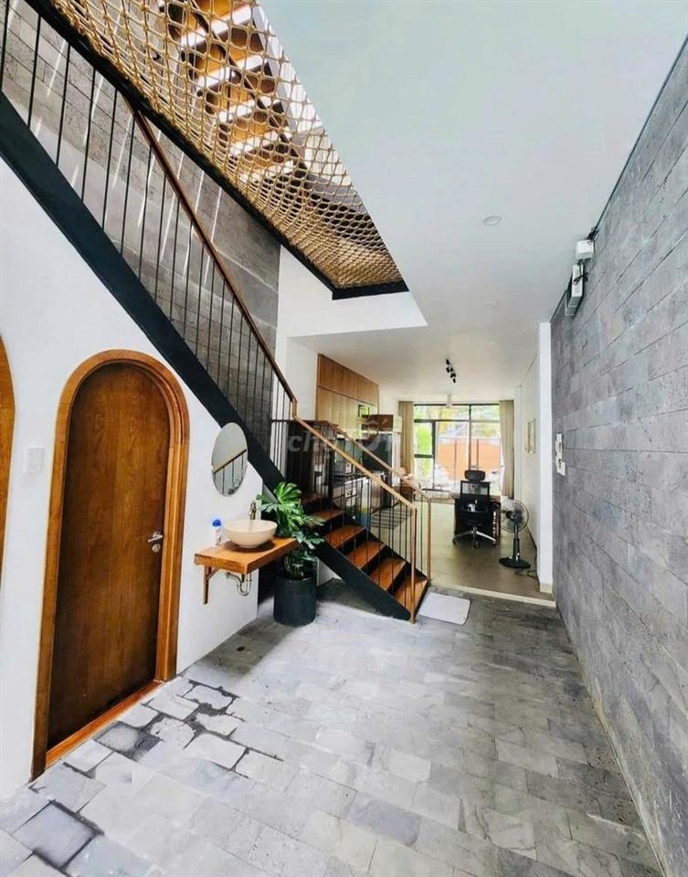Nguyên căn Nguyễn Cừ, Thảo Điền, Q2- 1 trệt 2 lầu, hồ bơi. Giá 70tr/th