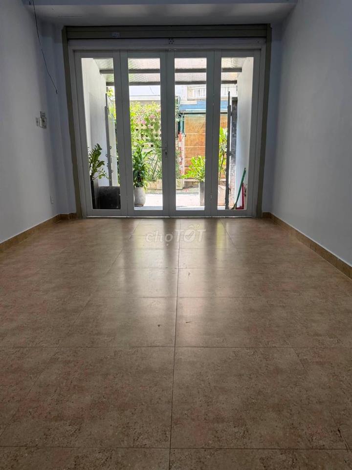 1 trệt 1 lầu Làng Báo Chí, Thảo Điền, Quận 2 (3.4x11m). Giá: 17tr/th