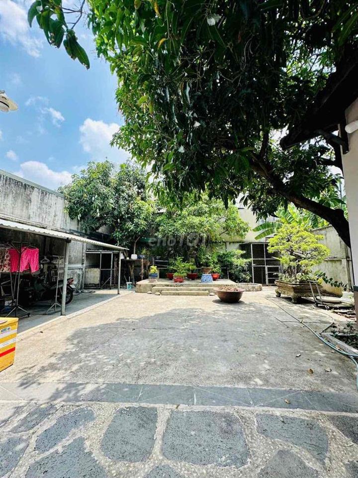 Cho thuê Biệt Thự Sân Vườn 700m2 ngay Kha Vạn Cân P. Linh Tây