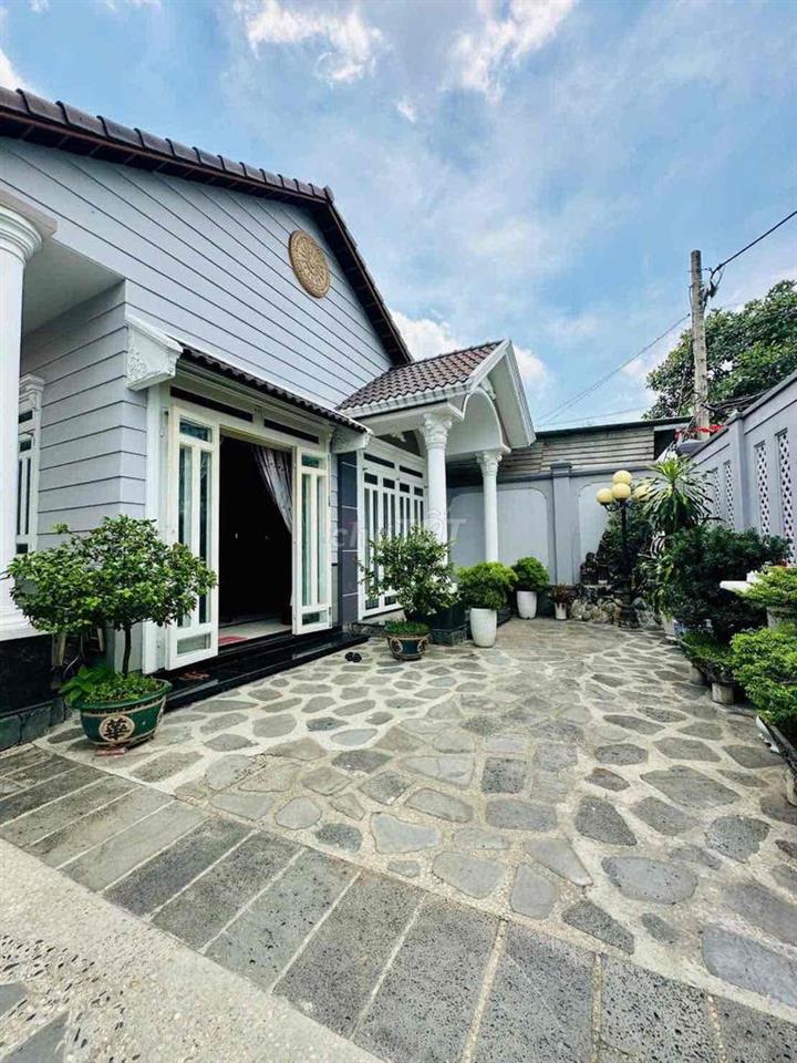 Cho thuê Biệt Thự Sân Vườn 700m2 ngay Kha Vạn Cân P. Linh Tây
