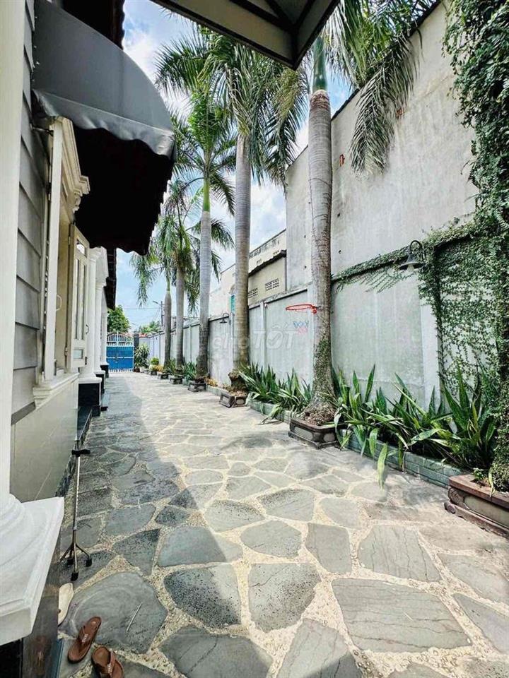 Cho thuê Biệt Thự Sân Vườn 700m2 ngay Kha Vạn Cân P. Linh Tây