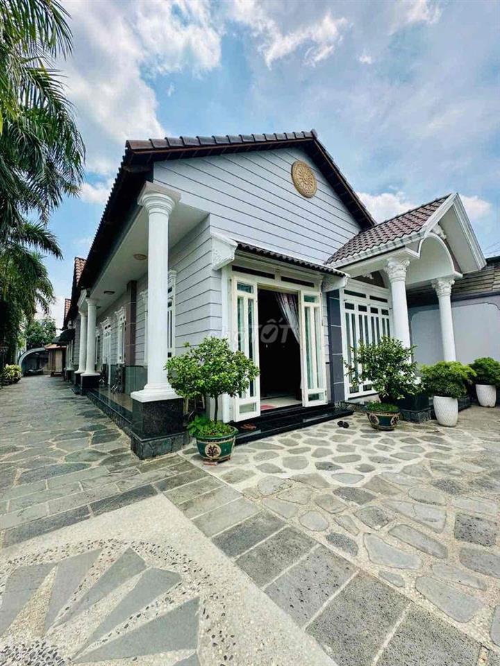 Cho thuê Biệt Thự Sân Vườn 700m2 ngay Kha Vạn Cân P. Linh Tây