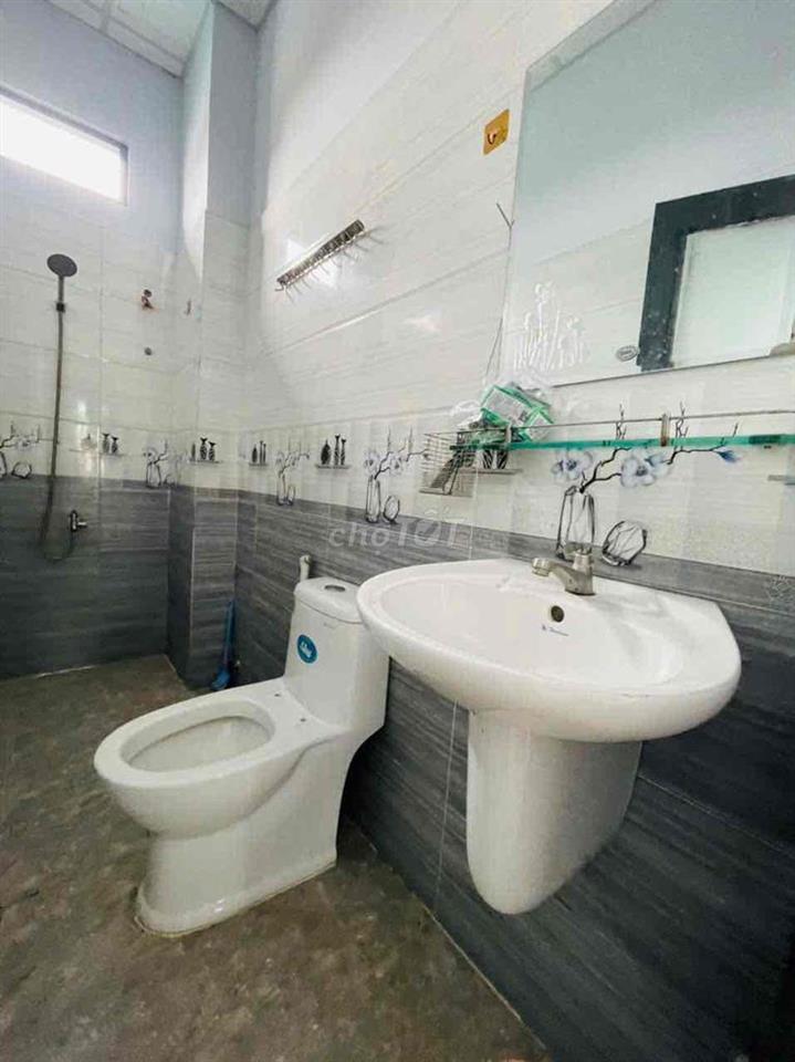 Nhà 1 trệt 2 lầu 70m2 mới xây gồm 4PN gần Đông Tăng Long Q.9