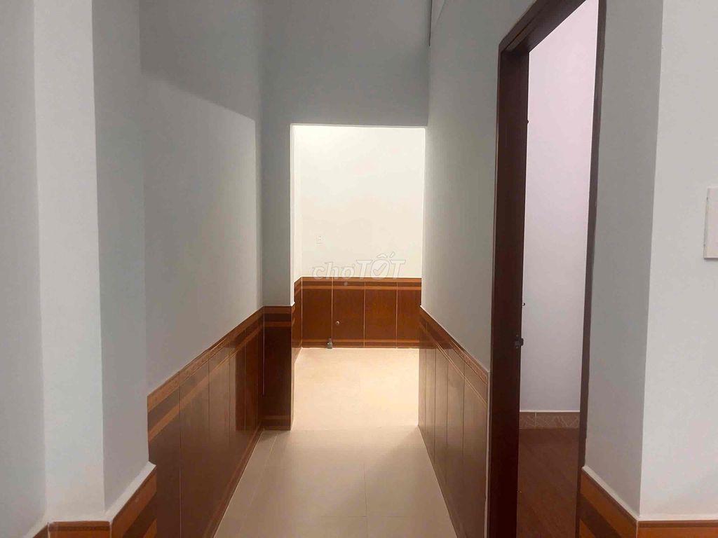 Nhà 1 trệt 1 lầu DT 5x18m gồm 3PN 2WC tại đường 6 Linh Tây Thủ Đức