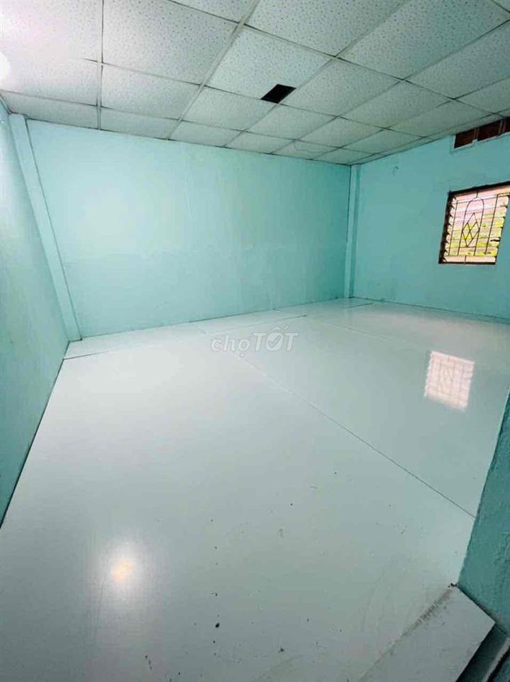 Nhà cấp 4 có lững DT 70m2 gồm 2PN tại đường 17 Linh Trung gần Metro