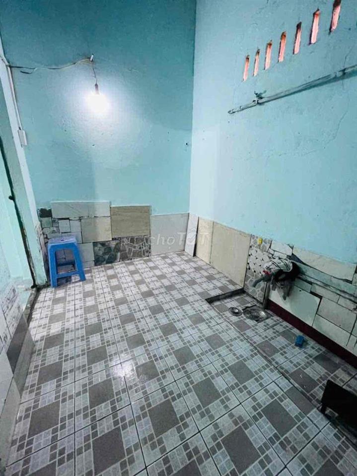 Nhà cấp 4 có lững DT 70m2 gồm 2PN tại đường 17 Linh Trung gần Metro