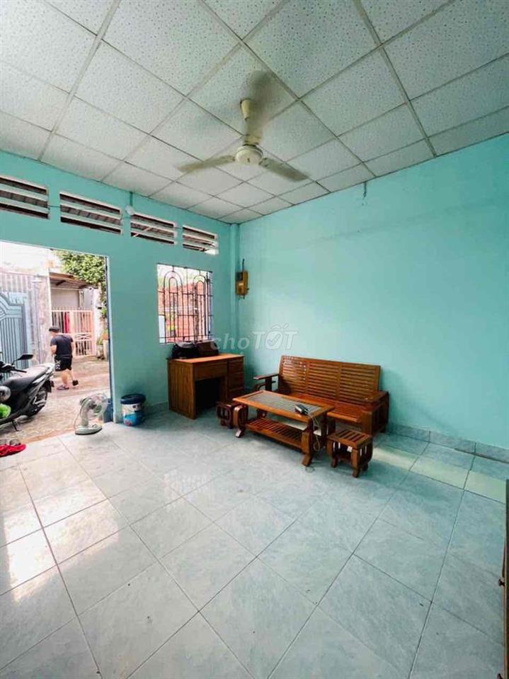 Nhà cấp 4 có lững DT 70m2 gồm 2PN tại đường 17 Linh Trung gần Metro