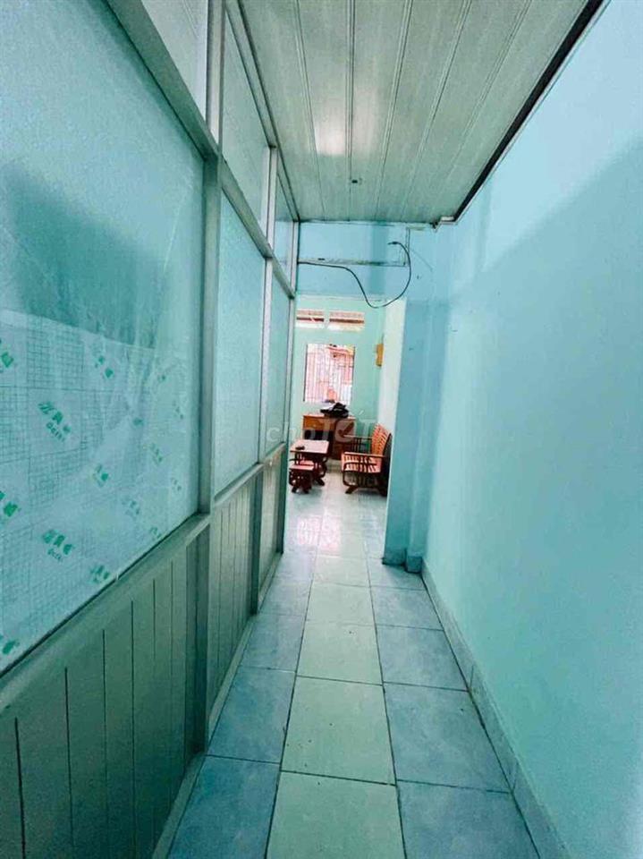 Nhà cấp 4 có lững DT 70m2 gồm 2PN tại đường 17 Linh Trung gần Metro