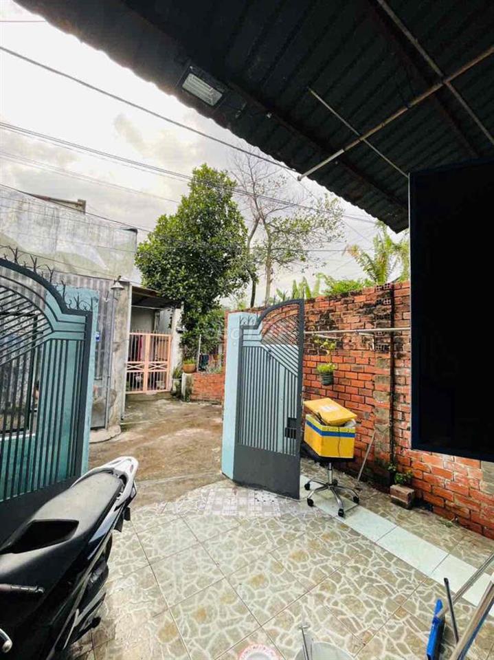 Nhà cấp 4 có lững DT 70m2 gồm 2PN tại đường 17 Linh Trung gần Metro