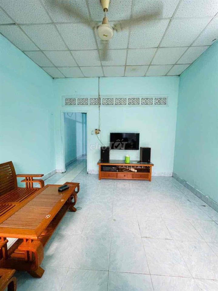 Nhà cấp 4 có lững DT 70m2 gồm 2PN tại đường 17 Linh Trung gần Metro
