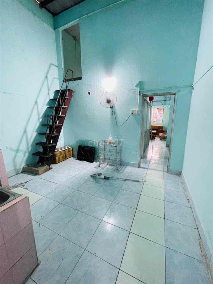 Nhà cấp 4 có lững DT 70m2 gồm 2PN tại đường 17 Linh Trung gần Metro
