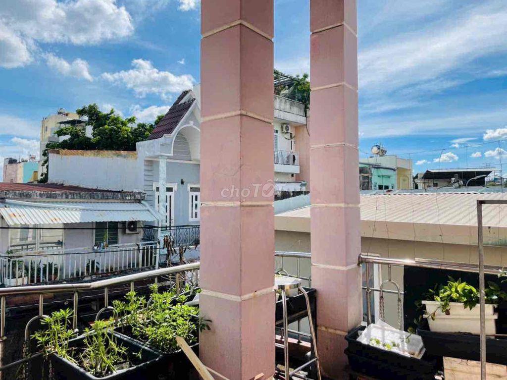 Phòng có gác rộng có 2 ban công tại đường 37  kế Phạm Văn Đồng