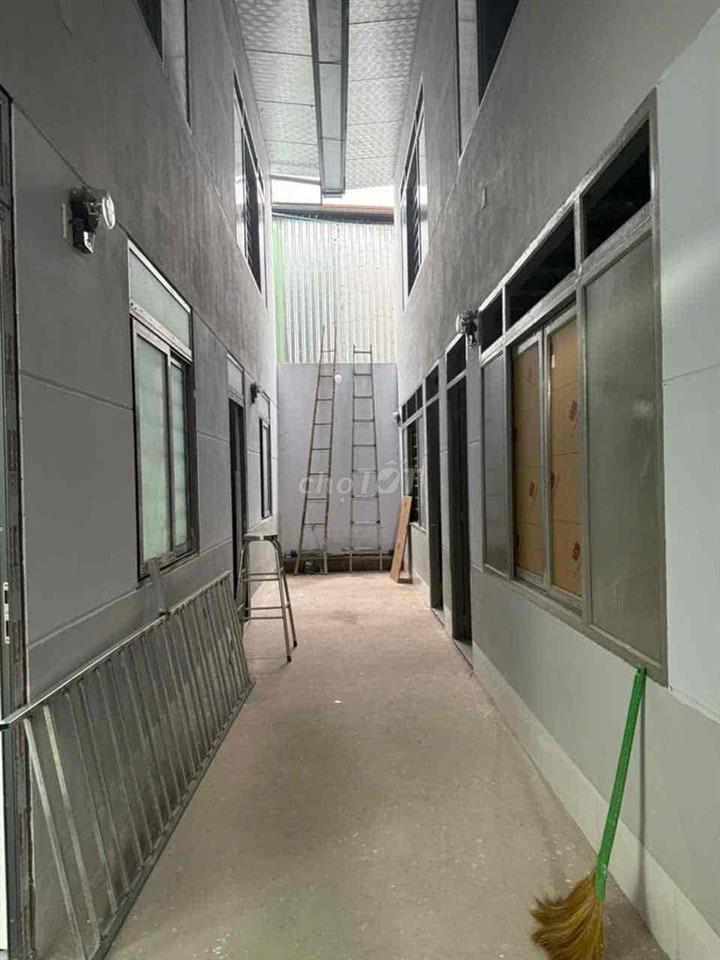 Phòng gác suốt rộng mới tinh tại đường Nguyễn Văn Tăng ngay trường C3