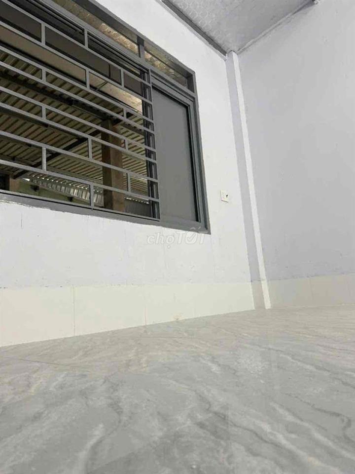 Phòng gác suốt rộng mới tinh tại đường Nguyễn Văn Tăng ngay trường C3
