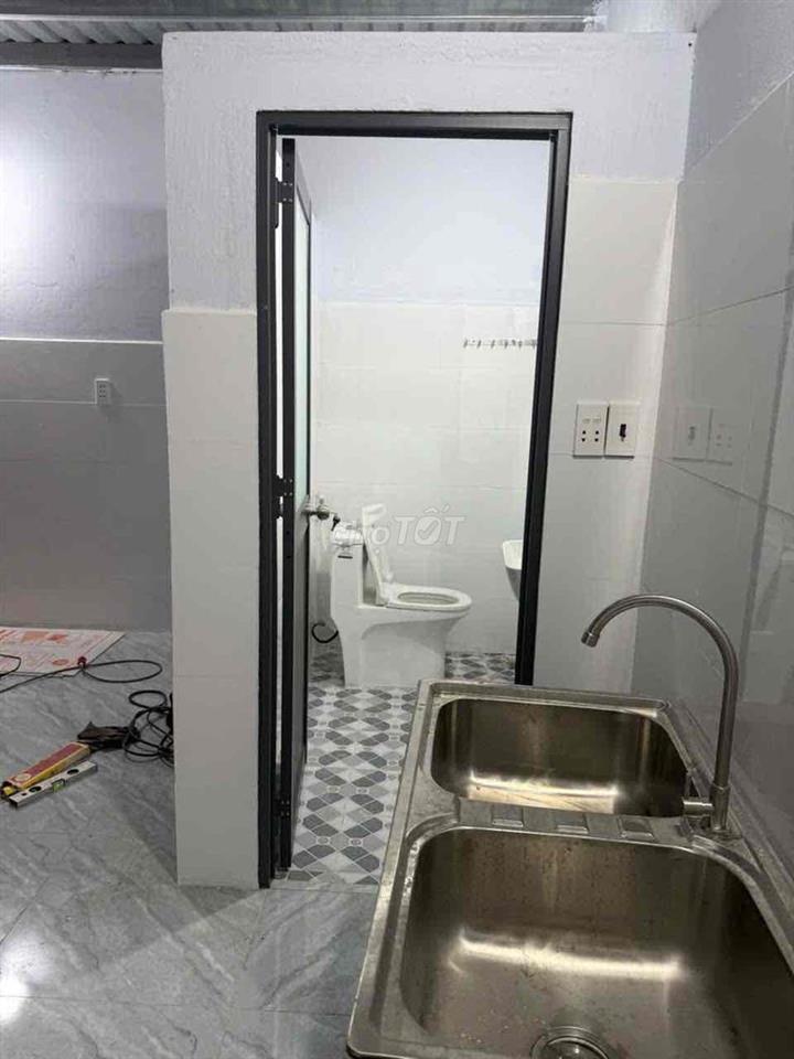 Phòng gác suốt rộng mới tinh tại đường Nguyễn Văn Tăng ngay trường C3